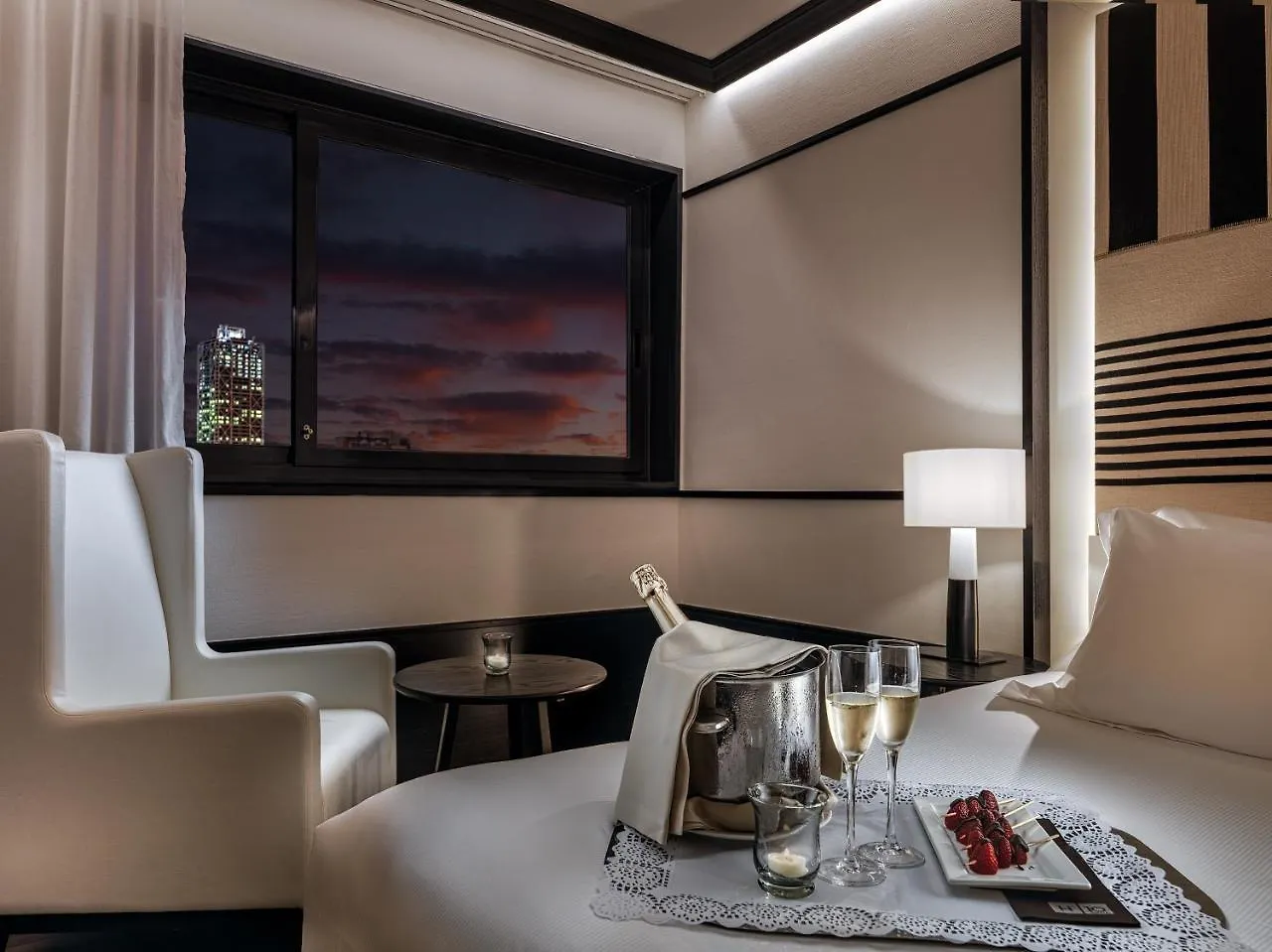 H10 Marina Barcelona Hotel 4*,